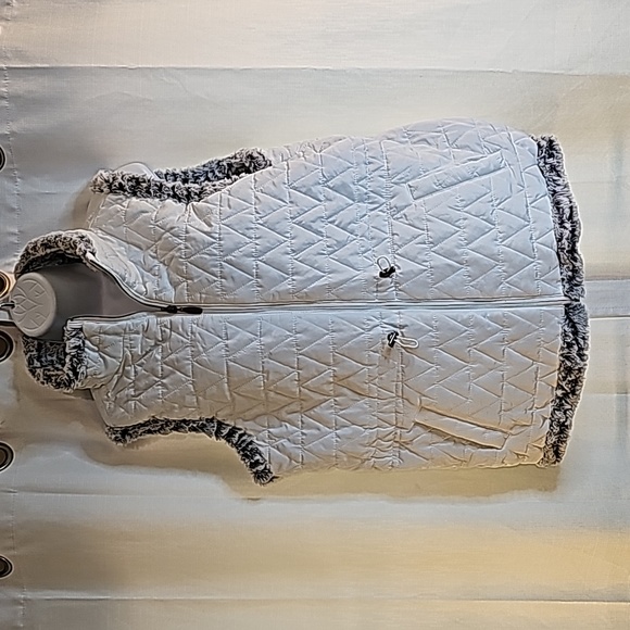 TEEZHER XL Faux fur Reversible Vest - Picture 8 of 12